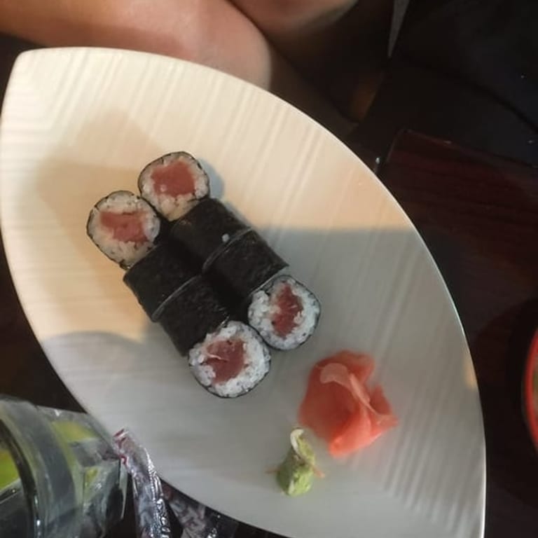 Delicious Tuna Roll Experience