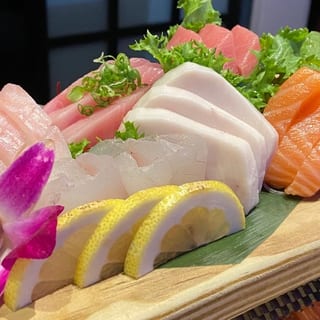 Sashimi Deluxe Entrée