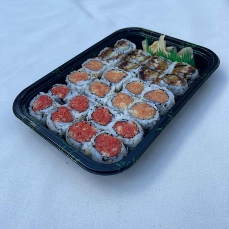 Spicy Tuna Roll: A Japanese Sushi Delight